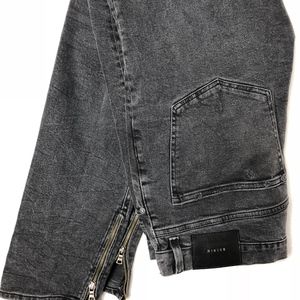 Relaxed Skinny Jeans